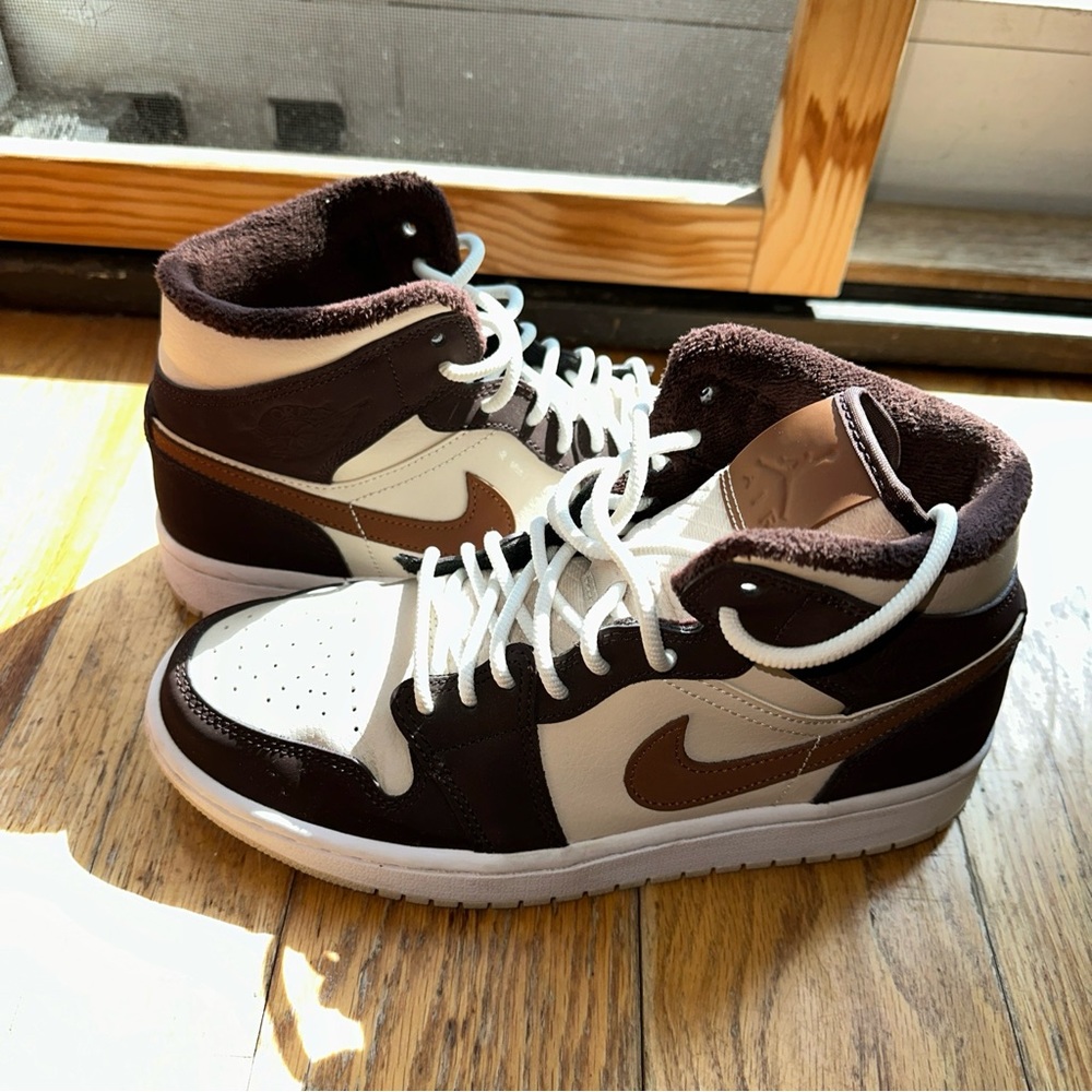 Size 7.5 - Air Jordan 1 SE Mid Cream Dark Chocolate W